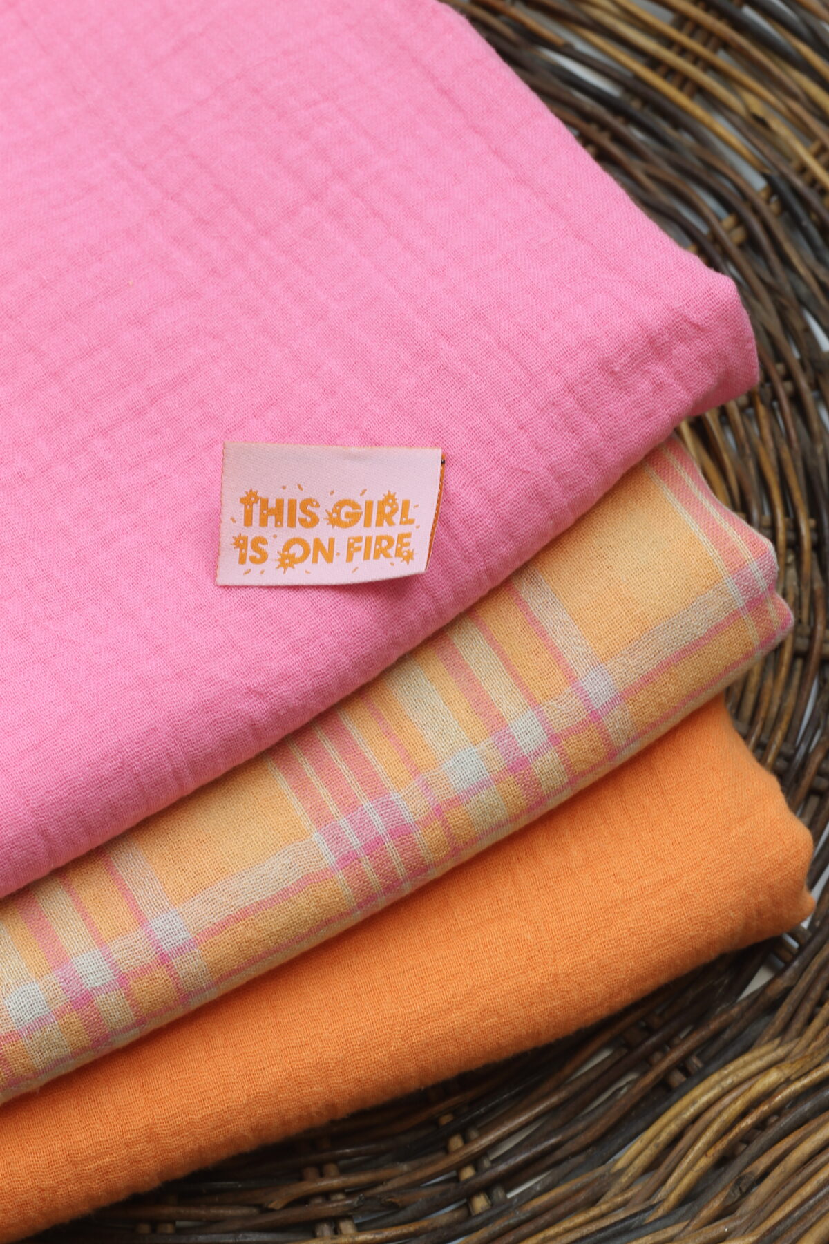 Nähset Tuch: Musselin Pink, Orange und Karo Pink/Orange mit Etikett