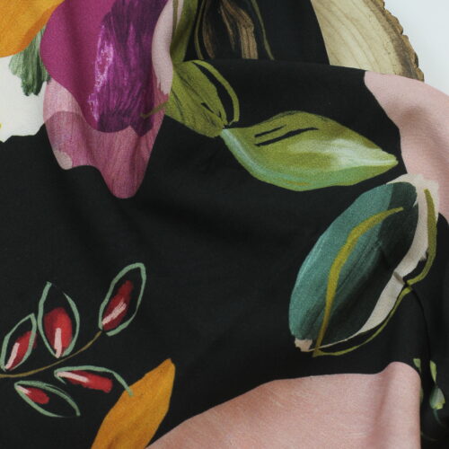 Swafing: Viskose "Julia" Großes Blumenmuster schwarz ***RESTSTÜCK 100cm***