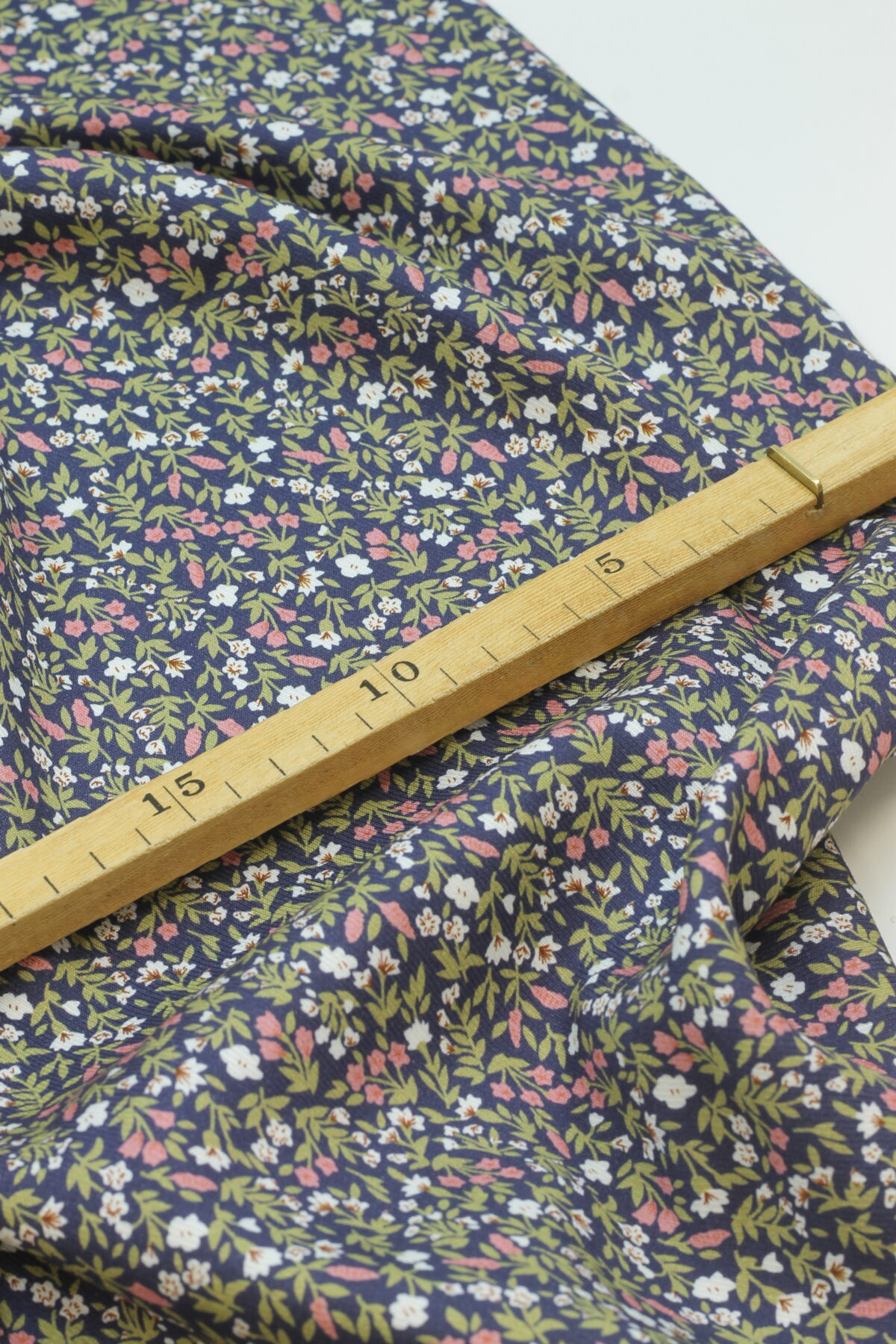Katia: Ecovero Viskose Twill "Pink Small Flowers"