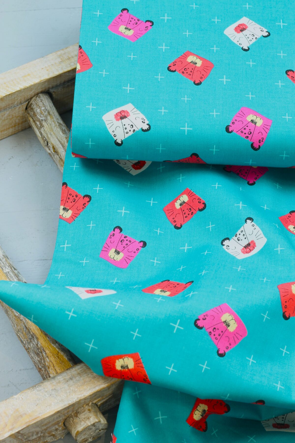 RJR Fabrics: "The wilder ones" Spot the leopard teal