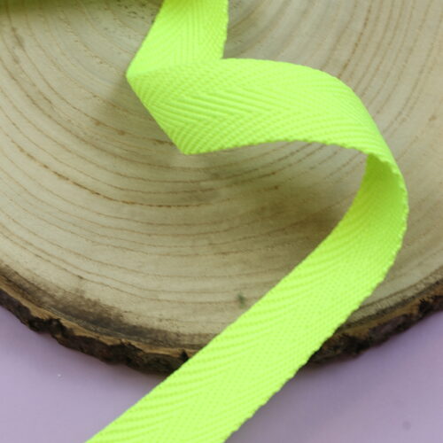 Gurtband 3cm breit: Neongelb mit gewebtem Zickzack