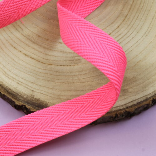 Gurtband 3cm breit: Neonpink mit gewebtem Zickzack