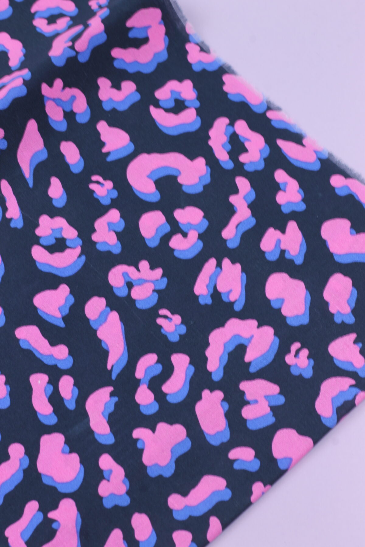 Wachstuch "Leo Black/Royal/Pink"