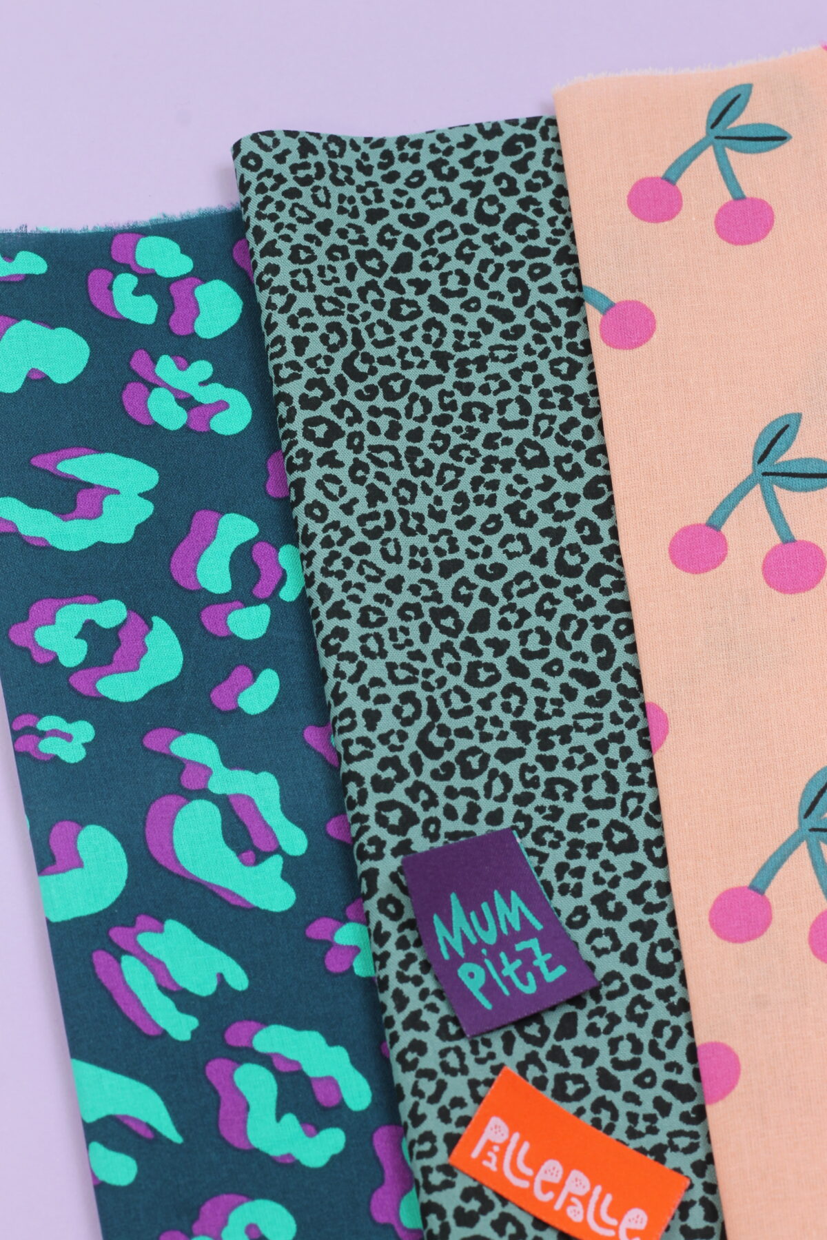 Nähset: 2 x Kulturbeutel "Leo Dark Green & Kirschen Blush"