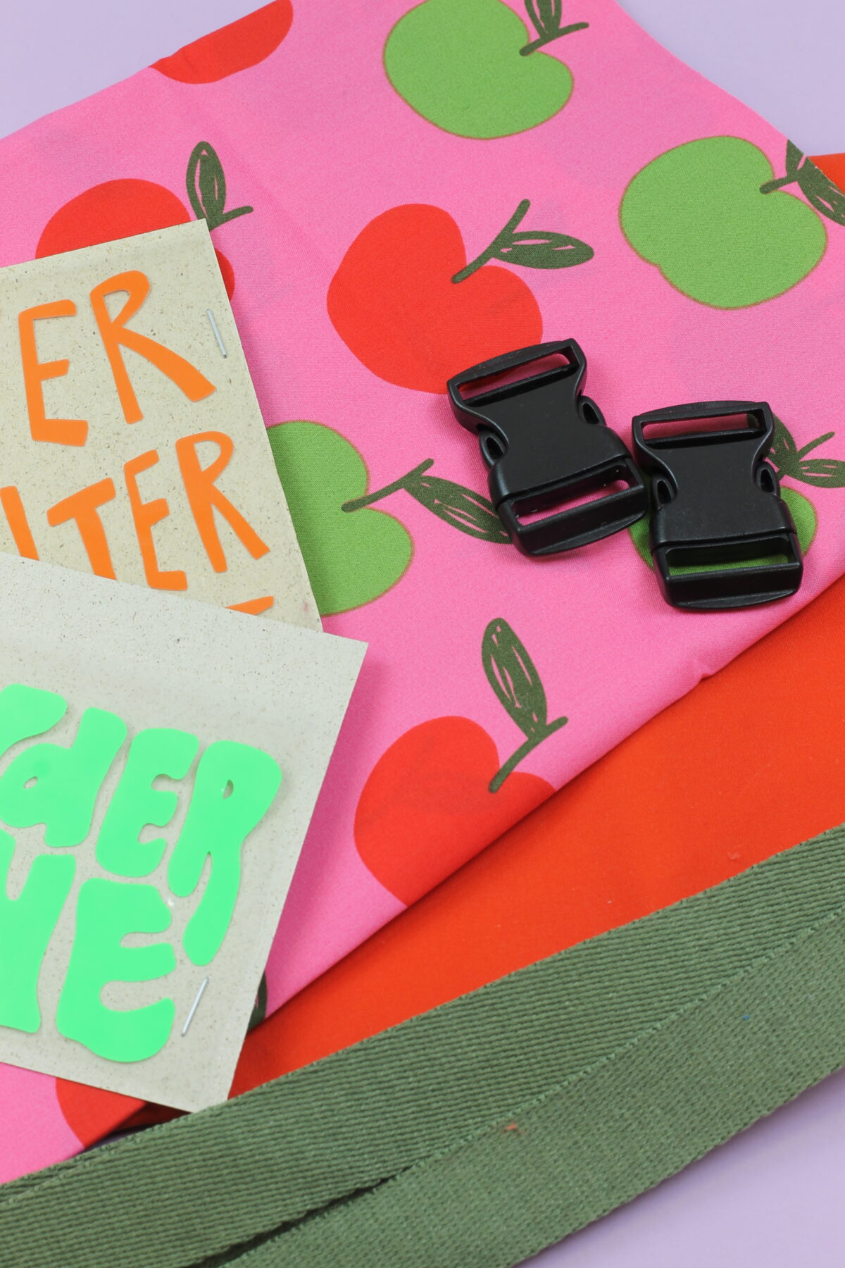 Nähset: 2 x Tasche mit Klickverschluss "Oilskin Pumpkin & Äpfel Pink"