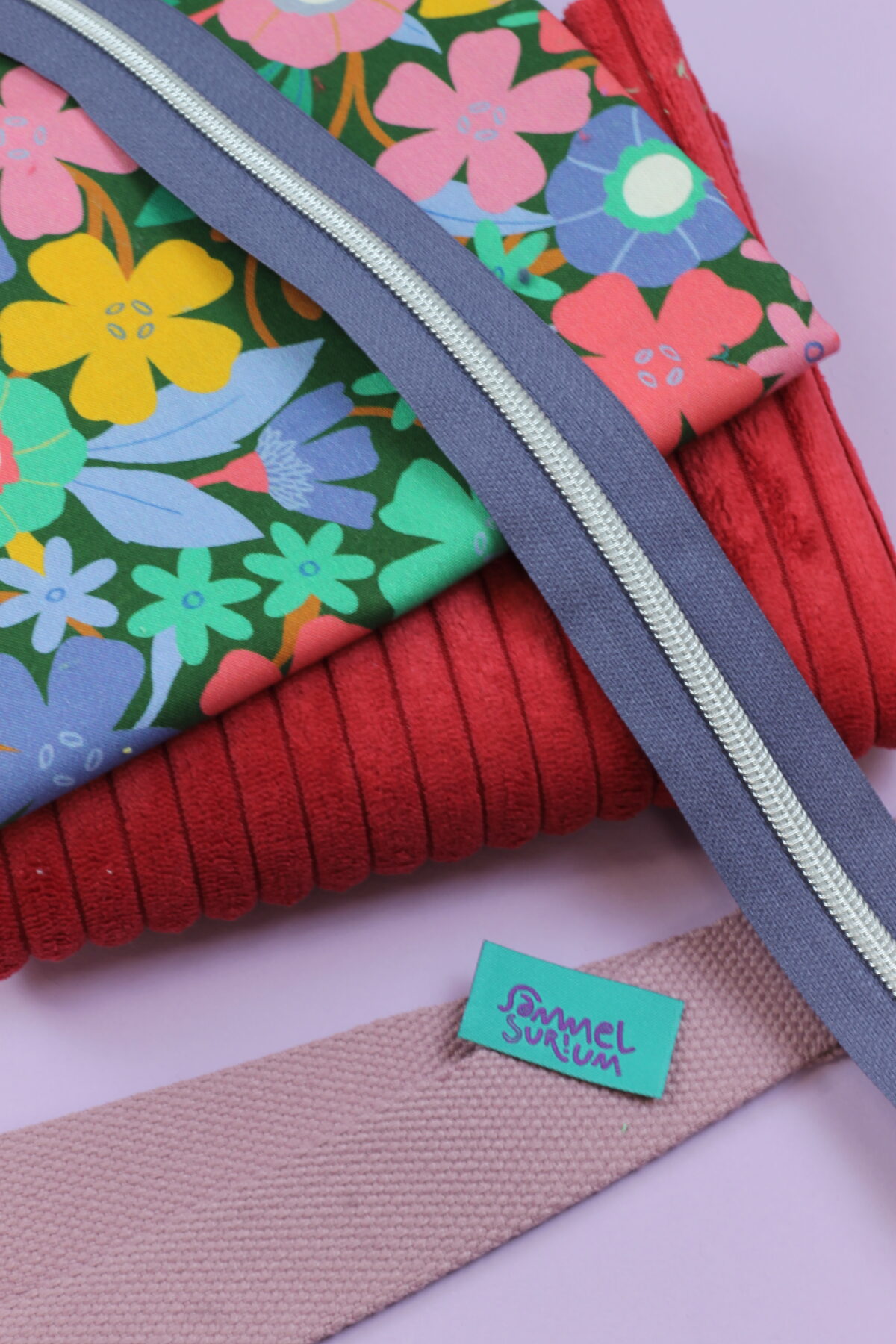 Nähset: Hipbag Inki groß "Breitcord Bordeaux & Blumen