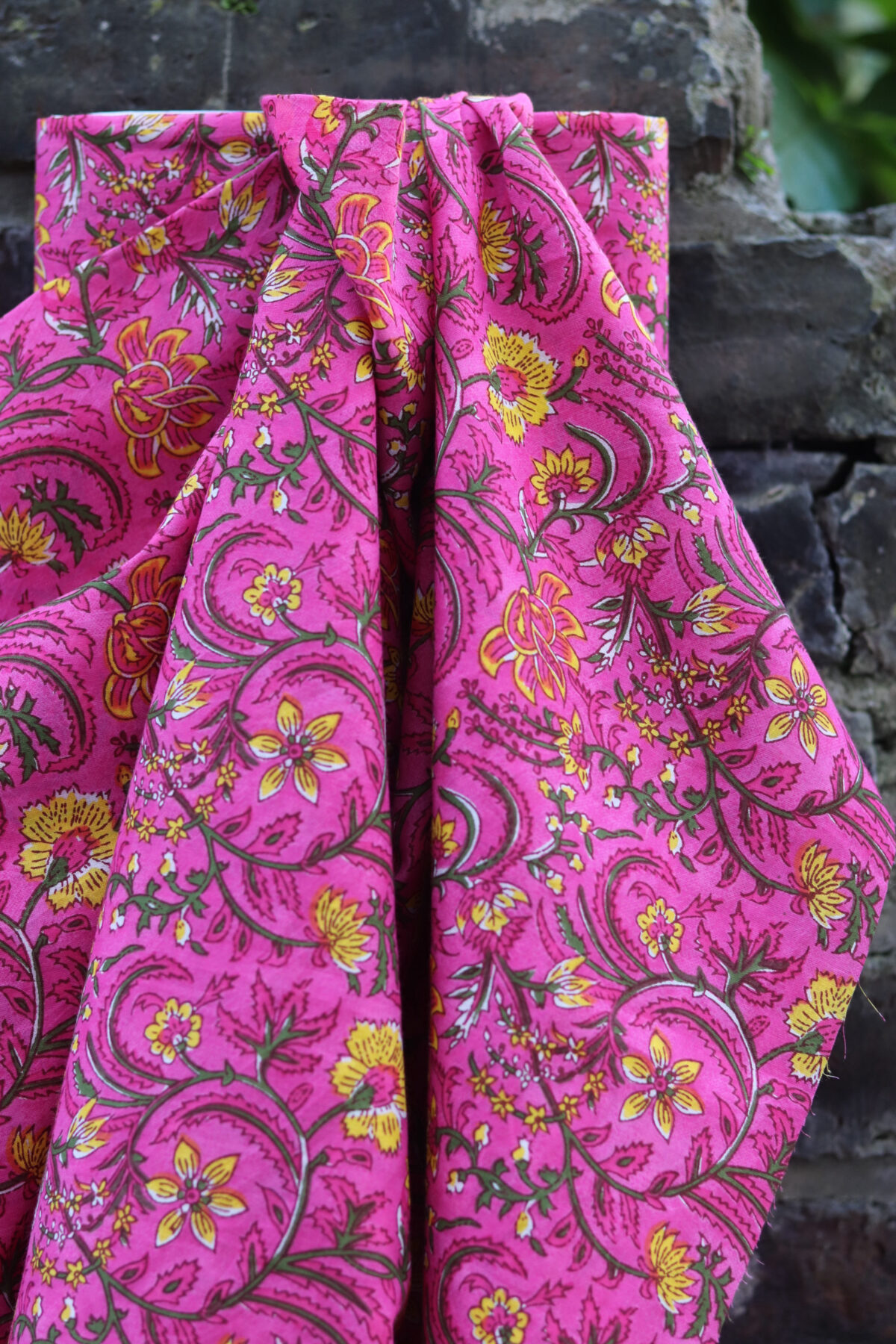 Leichter Indian Blockprint Stoff Voile 100 % Baumwolle handgedrucktem Muster – 145 cm breit, perfekt Bekleidung Blusen Kleider Boho Tücher schal kreative DIY-Projekte Bochum Stoffgeschäft Meter Pink Alternatives Foto