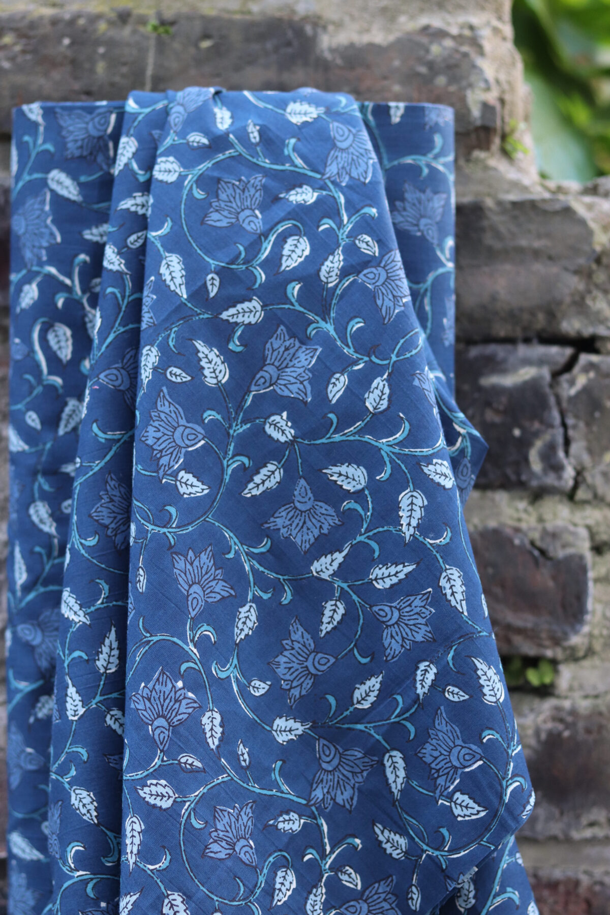 Leichter Indian Blockprint Stoff Voile 100 % Baumwolle handgedrucktem Muster – 145 cm breit, perfekt Bekleidung Blusen Kleider Boho Tücher schal kreative DIY-Projekte Bochum Stoffgeschäft Meter Leaves denim blue Bild 2