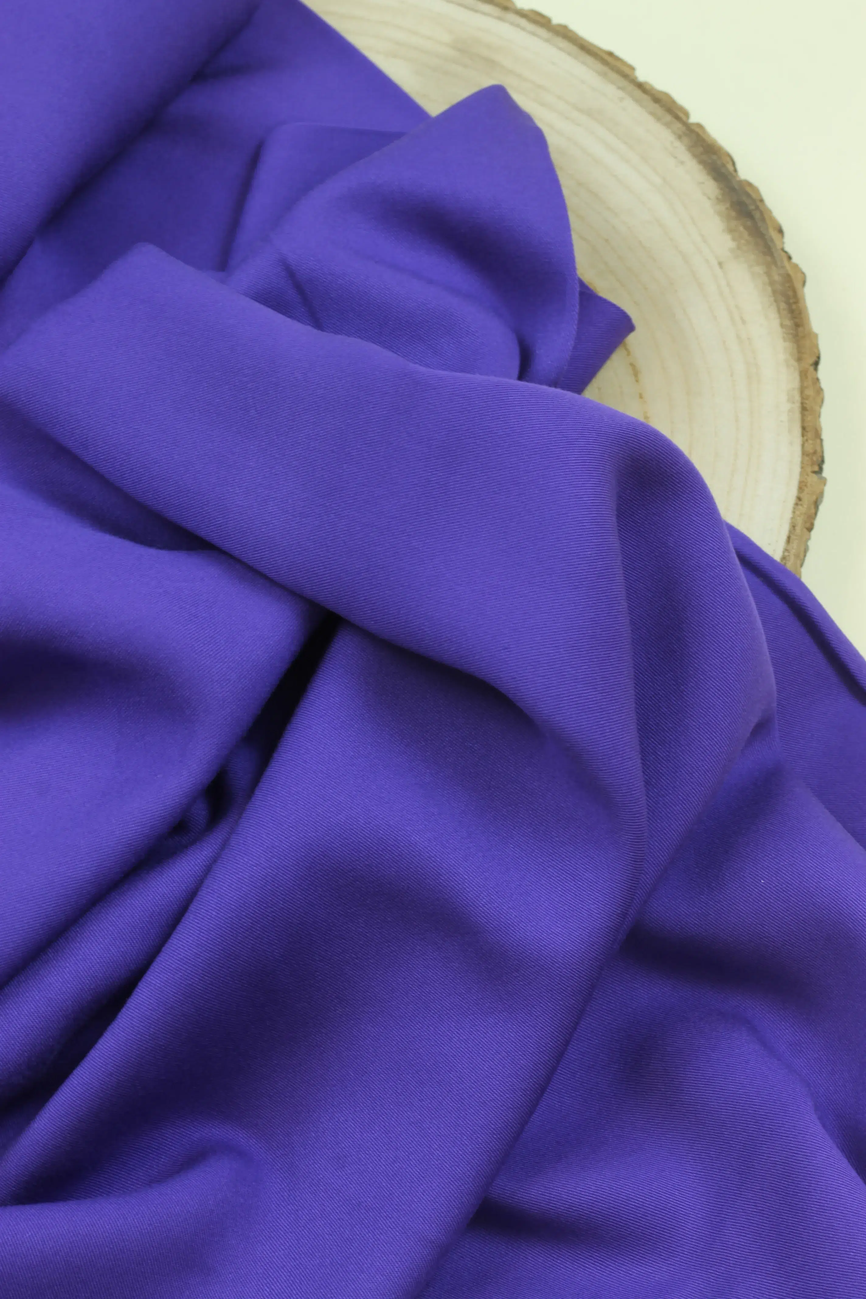 Fließender Viskose-Twill Stoff Meterware, perfekt für DIY-Kleidung und Sommerkleidung, Stoffe Bochum, Elsbeth & Ich, Stoffgeschäft; uni purple