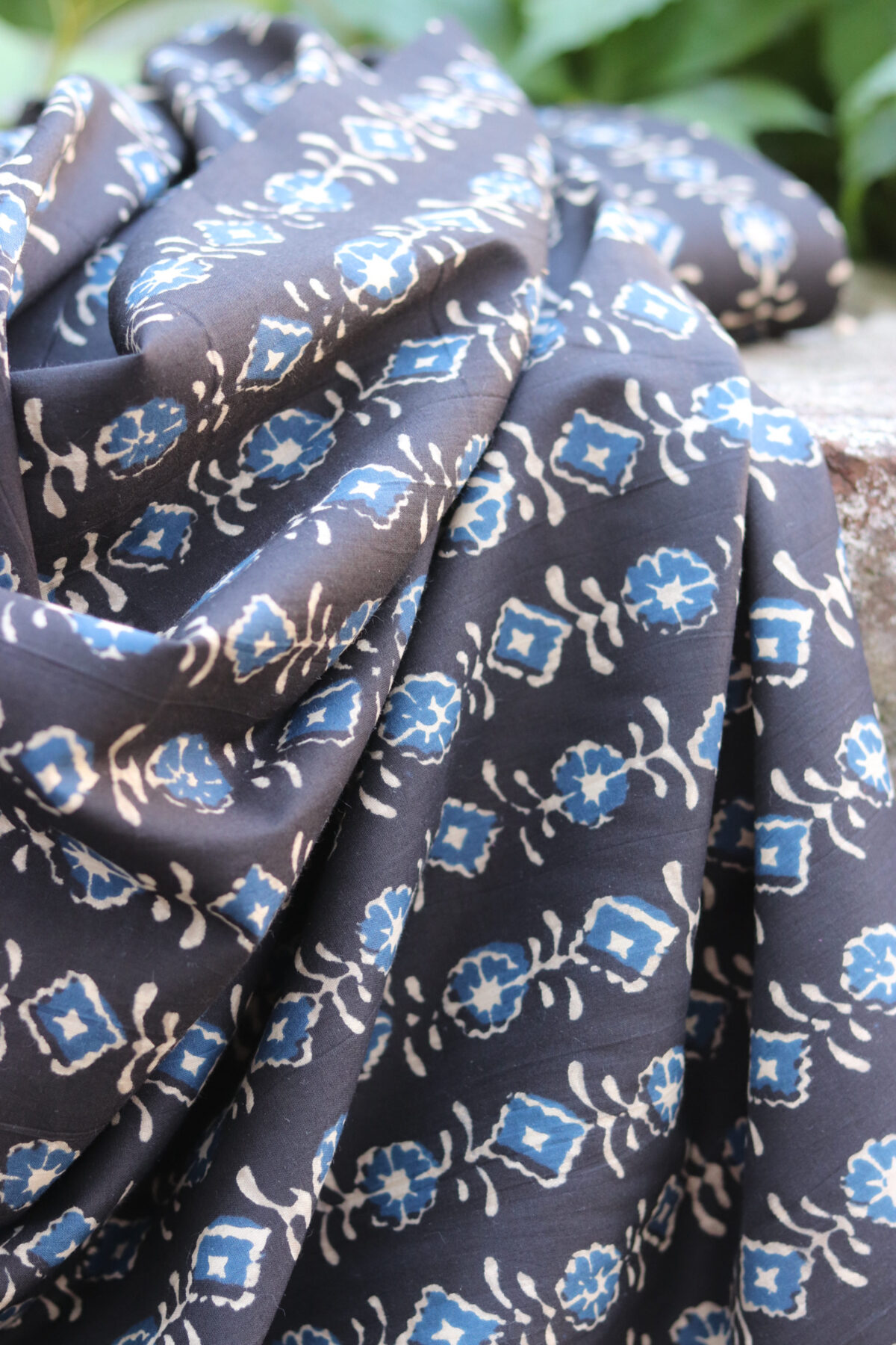 Leichter Indian Blockprint Stoff Voile 100 % Baumwolle handgedrucktem Muster – 145 cm breit, perfekt Bekleidung Blusen Kleider Boho Tücher schal kreative DIY-Projekte Bochum Stoffgeschäft Meter Black schwarz