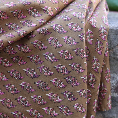 Leichter Indian Blockprint Stoff Voile 100 % Baumwolle handgedrucktem Muster – 145 cm breit, perfekt Bekleidung Blusen Kleider Boho Tücher schal kreative DIY-Projekte Bochum Stoffgeschäft Meter Khaki/Rose