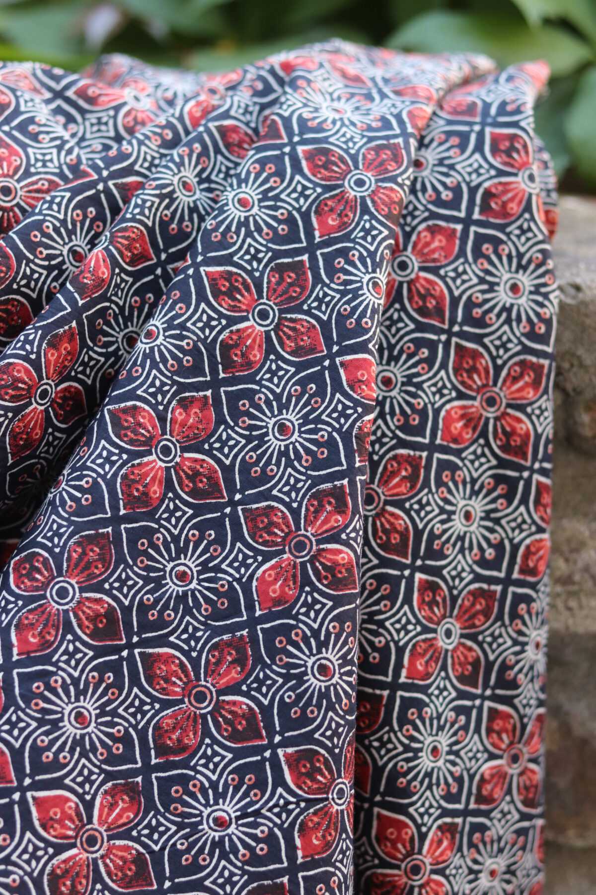 Leichter Indian Blockprint Stoff Voile 100 % Baumwolle handgedrucktem Muster – 145 cm breit, perfekt Bekleidung Blusen Kleider Boho Tücher schal kreative DIY-Projekte Bochum Stoffgeschäft Meter Indigo/Red