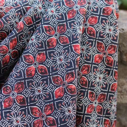 Leichter Indian Blockprint Stoff Voile 100 % Baumwolle handgedrucktem Muster – 145 cm breit, perfekt Bekleidung Blusen Kleider Boho Tücher schal kreative DIY-Projekte Bochum Stoffgeschäft Meter Indigo/Red
