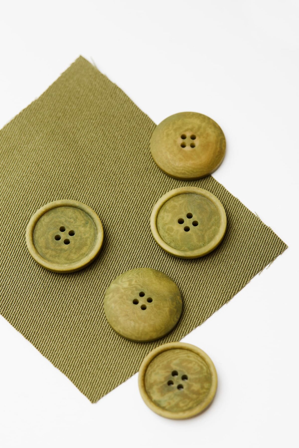 Mind the Maker: Blaze Corozo Button Olive Green 28 mm