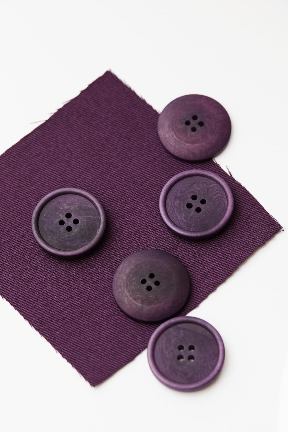 Mind the Maker: Blaze Corozo Button Plum 28 mm