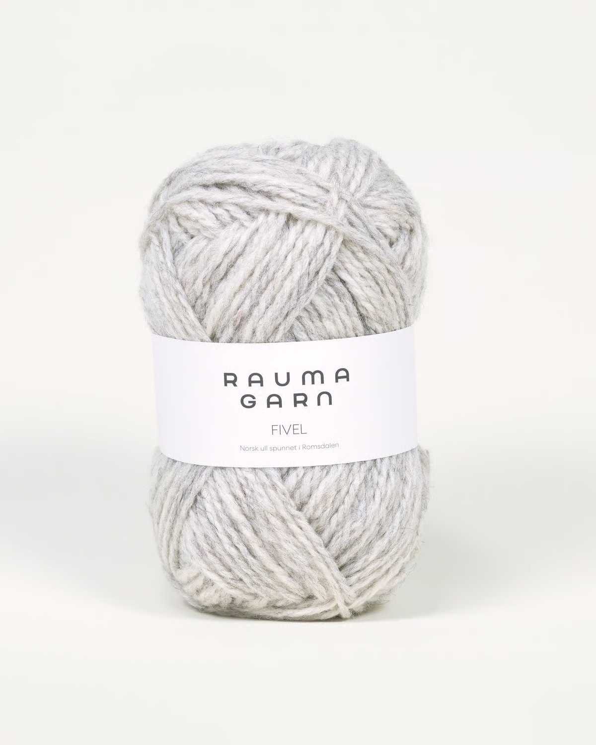 Rauma Fivel Garn – 100 % norwegische Wolle in Lys grå naturmelert, weiches zweifädiges Strickgarn für Pullover, Mützen und Schals
