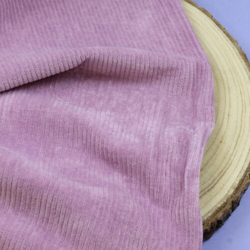 Cordjersey Juna von Swafing in Nahaufnahme mit Rippenstruktur flieder