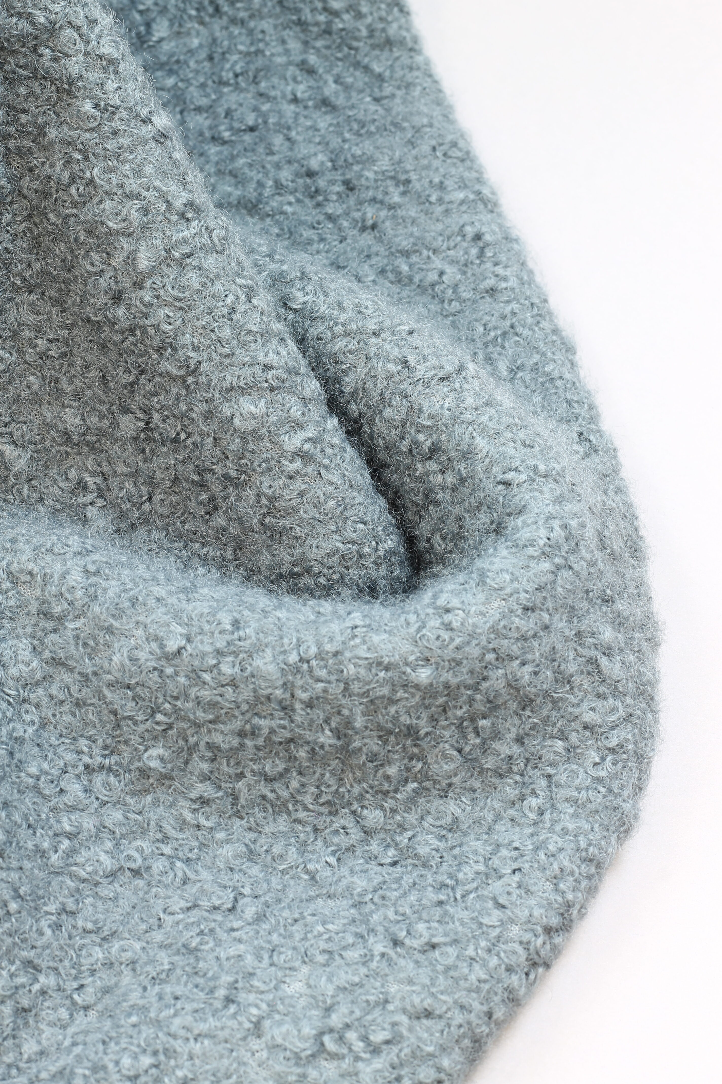 Bouclé Mantelstoff in dark grey – strukturierter Stoff mit weichem Griff