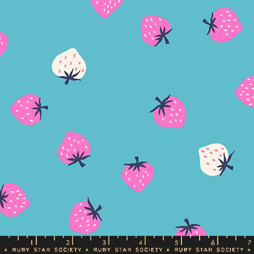 Ruby Star Strawberry 2025 – Baumwollstoff mit Erdbeeren Turquoise